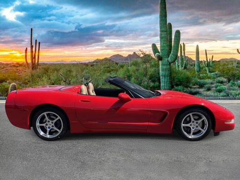 Used 2001 Chevrolet Corvette Convertible w/ Preferred Equipment Group2 RWD image 2