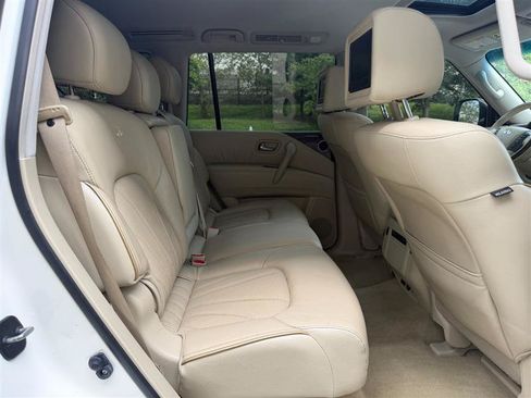 Used 2013 INFINITI QX56 4WD w/ Deluxe Touring Pkg image 43