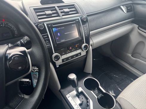 Used 2012 Toyota Camry LE image 19