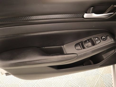 Used 2024 Nissan Altima 2.5 SV image 14