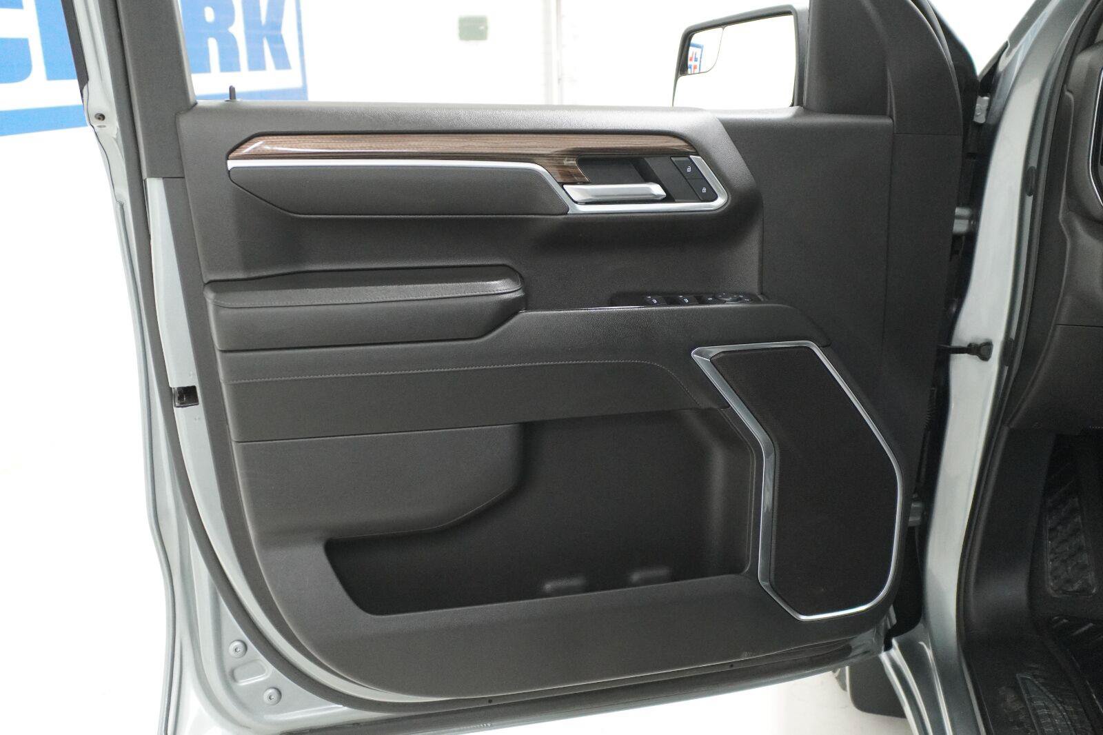 Used 2025 Chevrolet Silverado 1500 LT RWD image 19