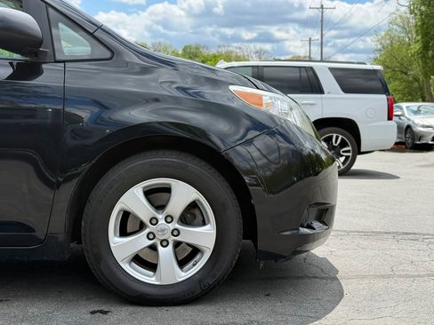 Used 2015 Toyota Sienna L FWD image 8