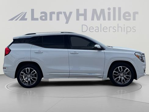 Used 2024 GMC Terrain Denali w/ Denali Premium Package AWD/4WD image 6