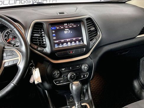 Used 2015 Jeep Cherokee Latitude w/ Cold Weather Group image 5