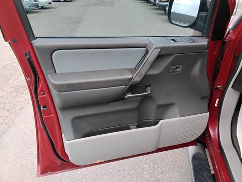 Used 2004 Nissan Titan SE image 9
