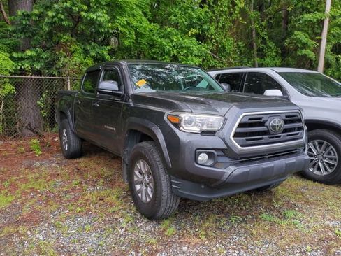 Used 2019 Toyota Tacoma SR5 RWD image 4