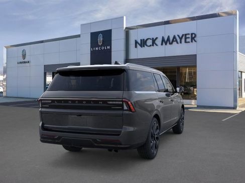 New 2026 Lincoln Navigator L Reserve AWD/4WD image 9