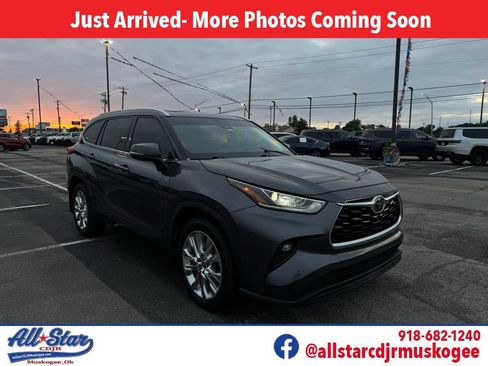 Used 2020 Toyota Highlander Limited image 1