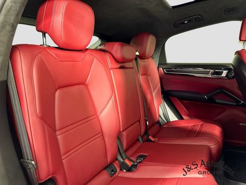 Used 2022 Porsche Cayenne GTS AWD/4WD image 35