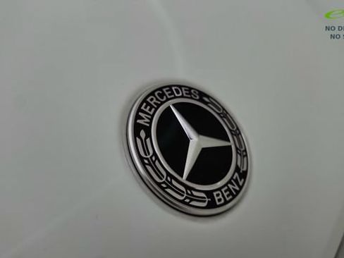 Used 2025 Mercedes-Benz GLC 300 4MATIC image 17