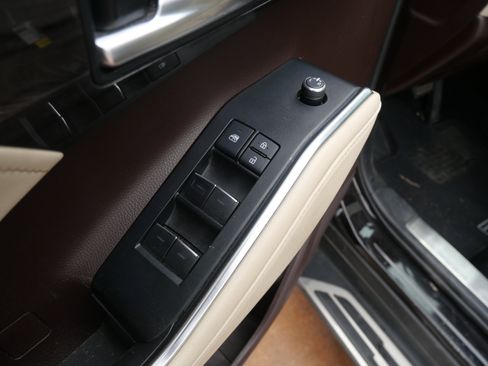 Used 2021 Toyota Highlander Limited image 7