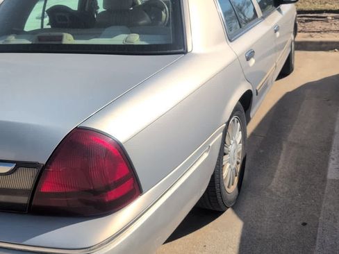 Used 2009 Mercury Grand Marquis LS image 2