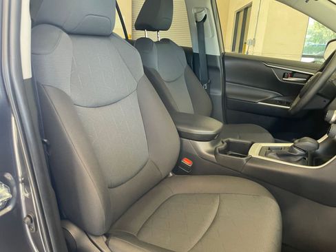 Used 2025 Toyota RAV4 XLE w/ Convenience Package image 33