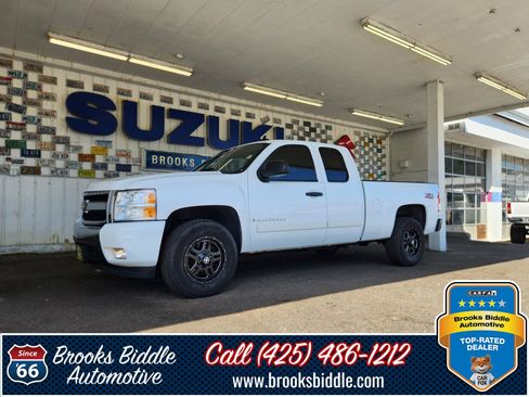 Used 2007 Chevrolet Silverado 1500 LT w/ 1LT Convenience Package AWD/4WD image 1