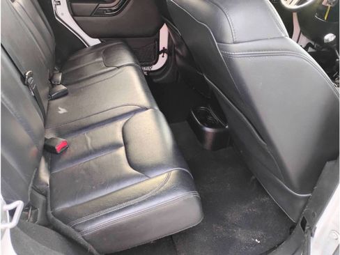 Used 2015 Jeep Wrangler Unlimited Sahara image 22