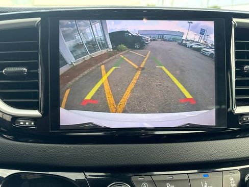 Used 2023 Chrysler Pacifica Touring-L image 26