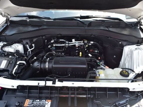 Used 2023 Ford Explorer XLT AWD/4WD image 49