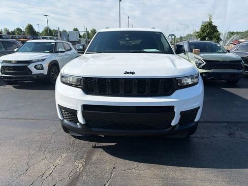 Used 2023 Jeep Grand Cherokee L Laredo AWD/4WD image 2