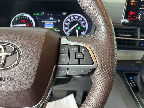 Used 2021 Toyota Sienna Platinum image 39