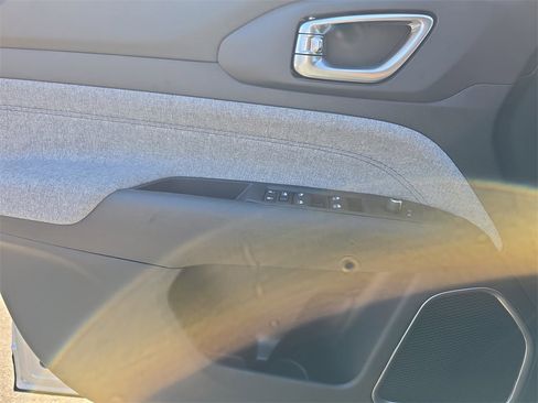 New 2026 Jeep Compass Latitude image 27