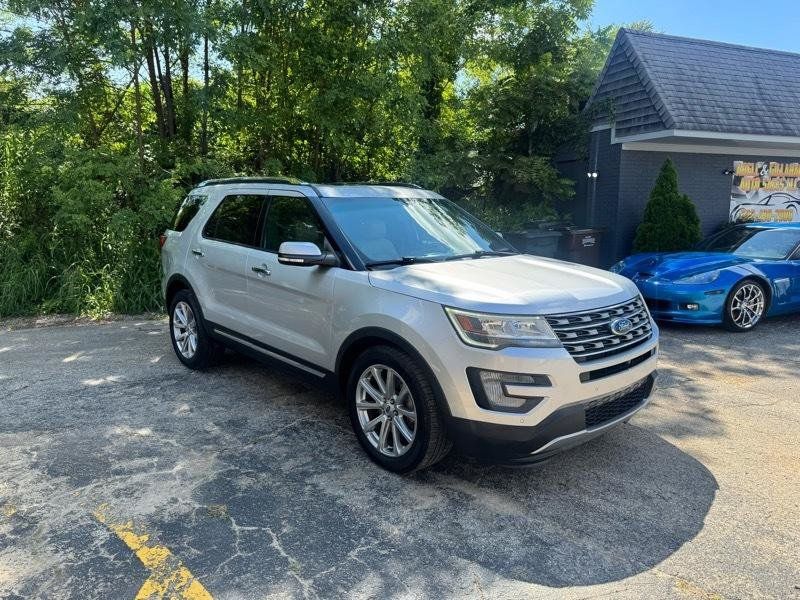 Used 2017 Ford Explorer Limited FWD image 3