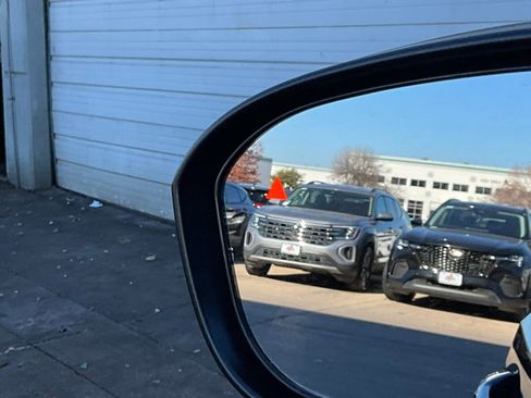 Used 2025 Nissan Kicks SV image 18