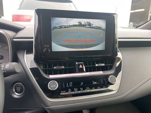 Used 2024 Toyota Corolla SE w/ SE Package FWD image 31