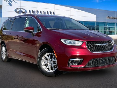 Used 2023 Chrysler Pacifica Touring-L FWD image 12