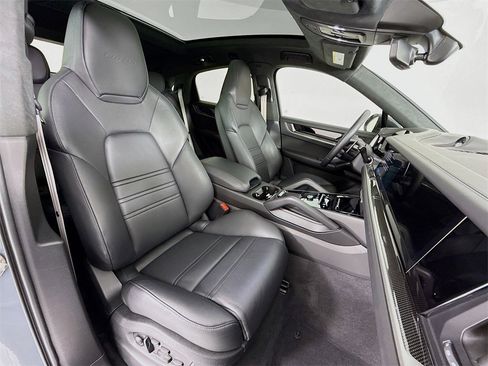 Certified 2024 Porsche Cayenne Turbo w/ Premium Package Plus (PP1) image 33