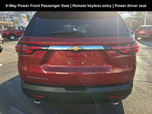 Used 2022 Chevrolet Traverse LT w/ LT Premium Package image 9