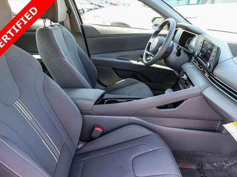 Used 2025 Hyundai Elantra Hybrid FWD image 19