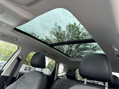 Used 2025 Volkswagen Taos SE image 20