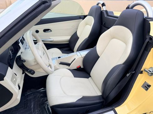 Used 2005 Chrysler Crossfire Limited RWD image 15