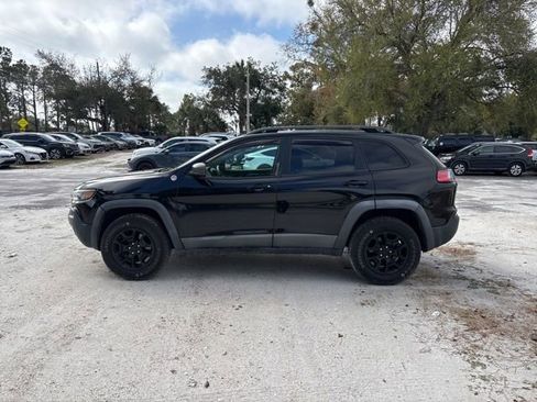 Used 2019 Jeep Cherokee Trailhawk w/ Cold Weather Group image 15
