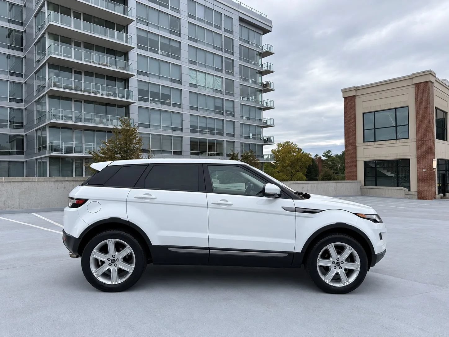 Used 2012 Land Rover Range Rover Evoque Pure Plus AWD/4WD image 2