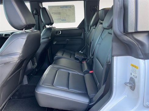 New 2025 Ford Bronco Outer Banks w/ Sasquatch Package image 13