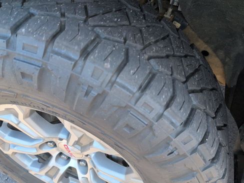 Used 2024 GMC Sierra 1500 SLT AWD/4WD image 12