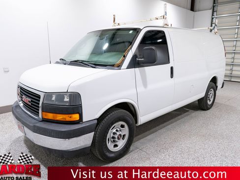 Used 2017 GMC Savana 2500 image 2