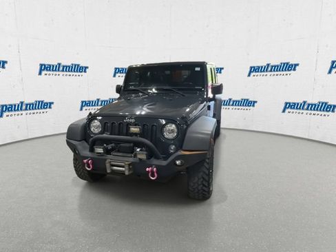 Used 2017 Jeep Wrangler Unlimited Rubicon w/ Connectivity Group AWD/4WD image 4