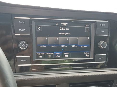Used 2023 Volkswagen Jetta SE w/ Panoramic Sunroof Package FWD image 16