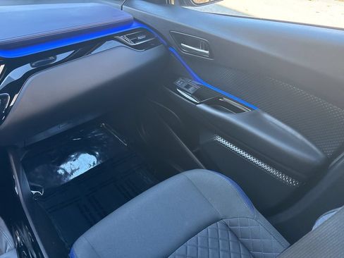 Used 2021 Toyota C-HR XLE FWD image 21