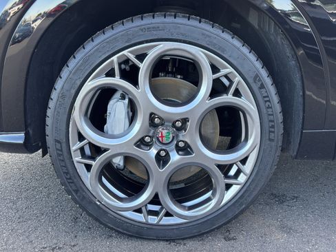 Certified 2024 Alfa Romeo Tonale Ti w/ Premium Interior Package AWD/4WD image 14