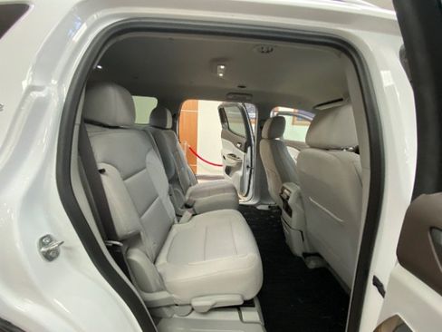 Used 2023 GMC Acadia SLE w/ Driver Convenience Package AWD/4WD image 13