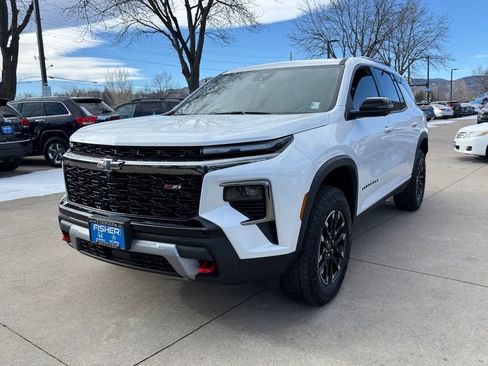 Used 2024 Chevrolet Traverse Z71 image 8