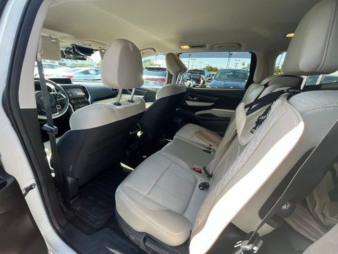 Used 2022 Subaru Ascent Premium w/ Convenience Package AWD/4WD image 3