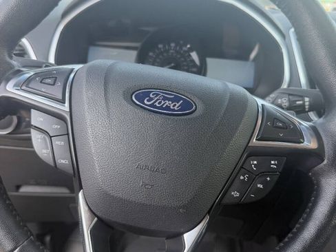 Used 2018 Ford Edge Titanium w/ Technology Package AWD/4WD image 7