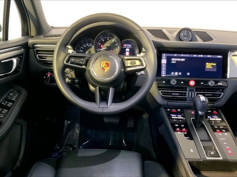 Used 2025 Porsche Macan image 13