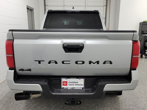 Certified 2025 Toyota Tacoma SR5 AWD/4WD image 9