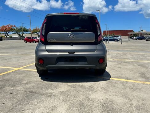 Used 2018 Kia Soul w/ Option Group 020 FWD image 4