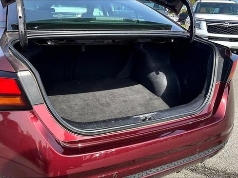 Used 2024 Nissan Altima 2.5 SV FWD image 32